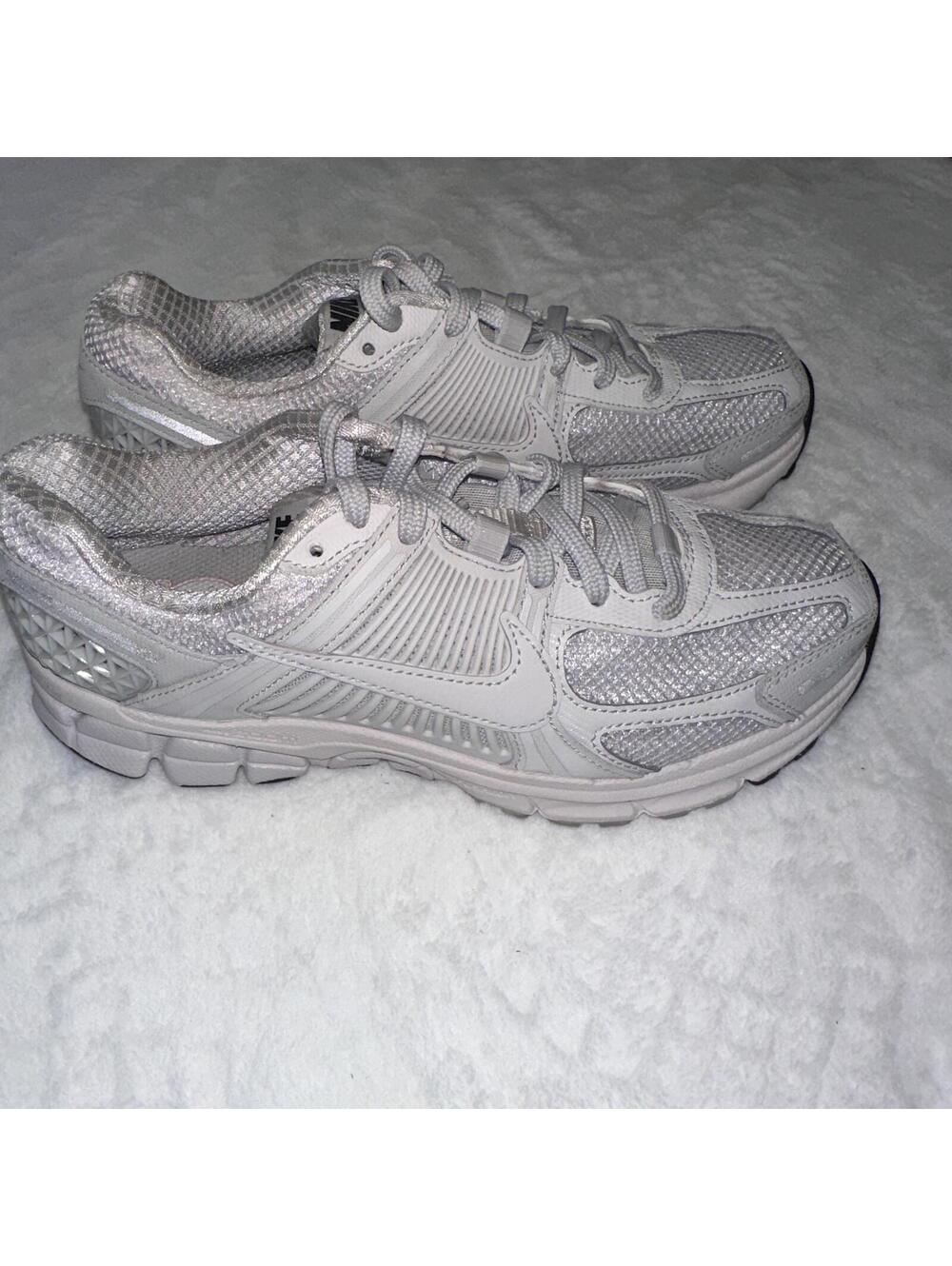 Nike Zoom Vomero 5 Bowerman Grey Silver Sneakers Youth Size 5 Women’s 6.5
